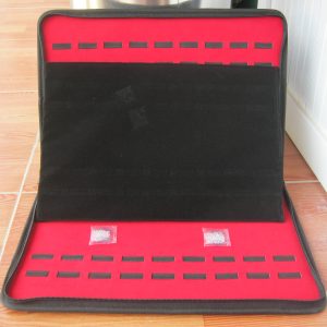 Lớp nhung bên trong sẽ giúp đồng hồ được bảo quản tốt hơn