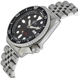 Gờ bezel được đánh vân răng cưa khỏe khoắn