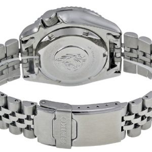 Thiết kế Seiko SKX007K2 với khóa bấm gập an toàn, cho bạn thoải mái vận động